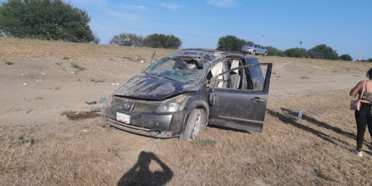 Siete heridos al volcar camioneta en carretera Victoria-Tampico