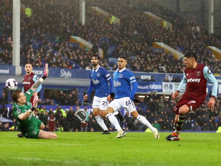 Gol de Edson Álvarez en Inglaterra;  el mexicano definió como ‘crack’