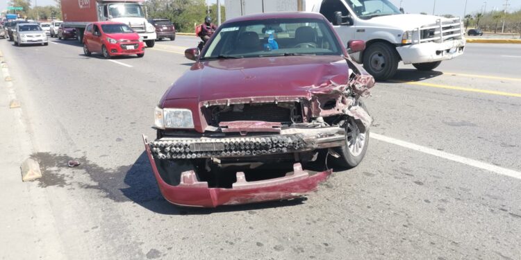 Carambola vehicular frente al Planetario de Cd. Victoria; conductora herida