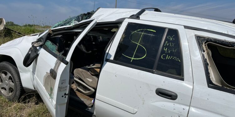 Choque entre camioneta y camión cañero deja a una persona sin vida