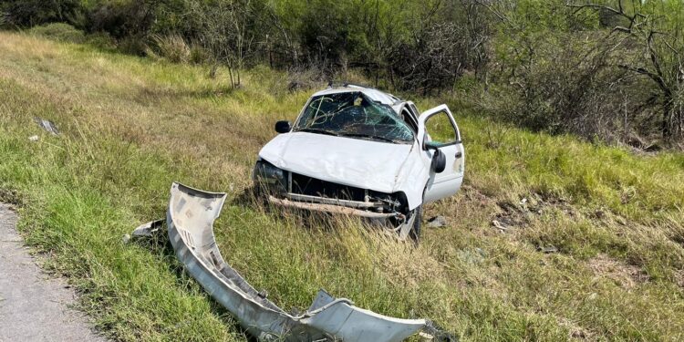 Choque entre camioneta y camión cañero deja a una persona sin vida