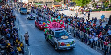 Disfrutan matamorenses del desfile internacional de fiestas mexicanas 2024