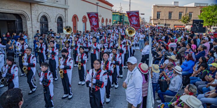 Disfrutan matamorenses del desfile internacional de fiestas mexicanas 2024