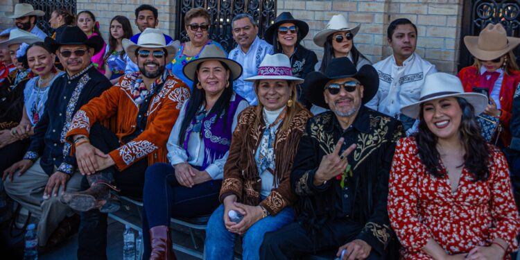 Disfrutan matamorenses del desfile internacional de fiestas mexicanas 2024