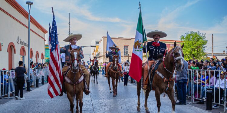 Disfrutan matamorenses del desfile internacional de fiestas mexicanas 2024