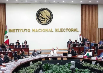 El INE revisa posibles delitos de candidatos; advierte pérdida del registro