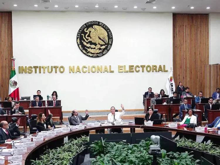 El INE revisa posibles delitos de candidatos; advierte pérdida del registro