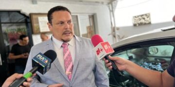 Por el momento Carlos Peña tiene suspendidos derechos políticos por INE; puede apelar