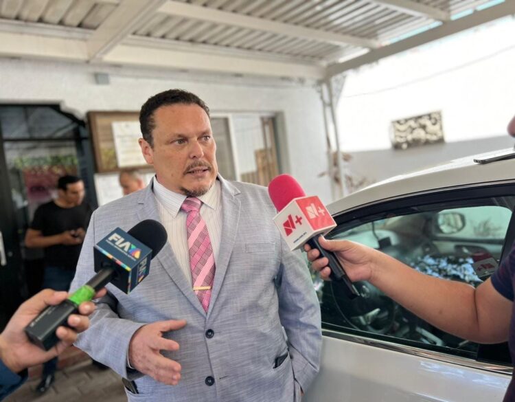 Por el momento Carlos Peña tiene suspendidos derechos políticos por INE; puede apelar