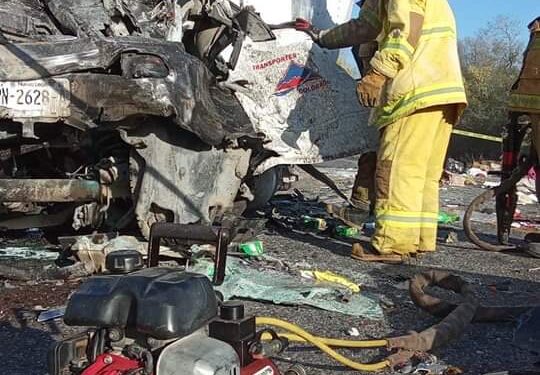 Choque frontal en carretera Cd. Victoria-Monterrey deja nueve muertos