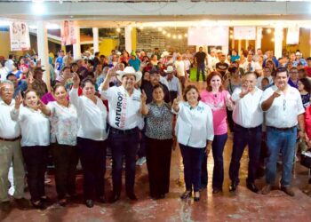  Arturo Núñez ofrece en Ocampo regresar los programas sociales eliminados por Morena