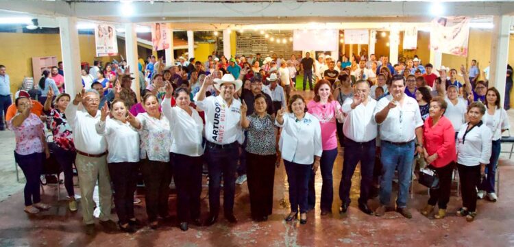  Arturo Núñez ofrece en Ocampo regresar los programas sociales eliminados por Morena