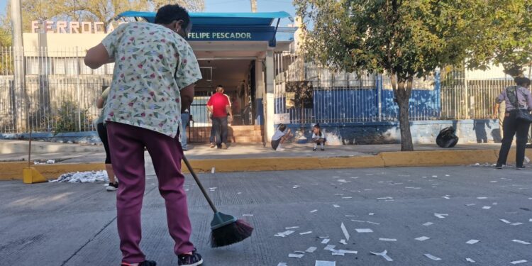 Cierran padres de familia escuela primaria