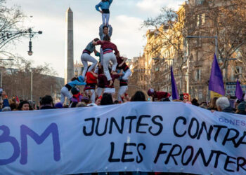Miles de mujeres marchan en España por la igualdad
