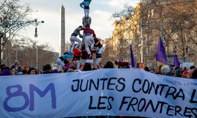 Miles de mujeres marchan en España por la igualdad