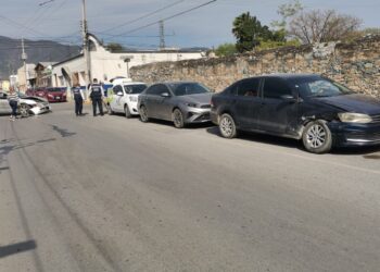 Fuerte choque vehicular en crucero de calles 18 y Ocampo