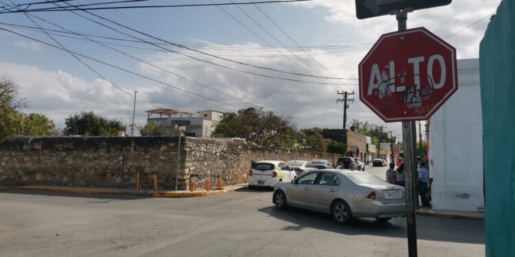 Fuerte choque vehicular en crucero de calles 18 y Ocampo