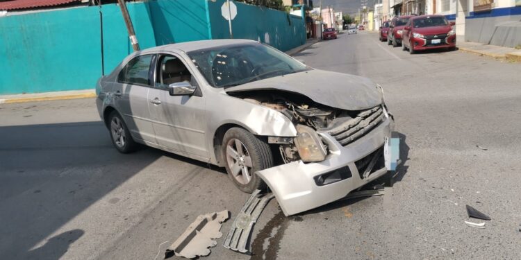 Fuerte choque vehicular en crucero de calles 18 y Ocampo