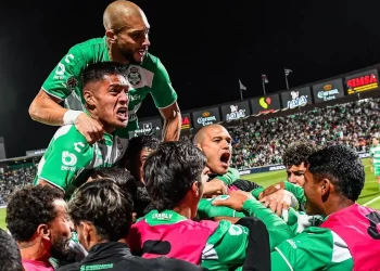 Santos laguna golea 3-0 a Cruz Azul en el estadio Corona
