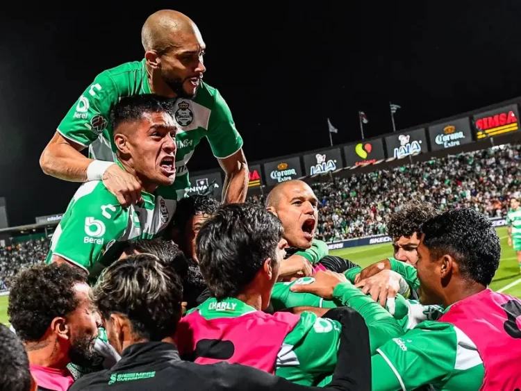 Santos laguna golea 3-0 a Cruz Azul en el estadio Corona