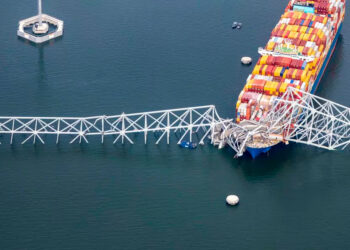 Biden quiere reconstruir puente colapsado en Baltimore y reabrir el puerto