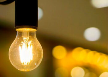 Francia se compromete a reducir a la mitad su consumo de energía para 2050