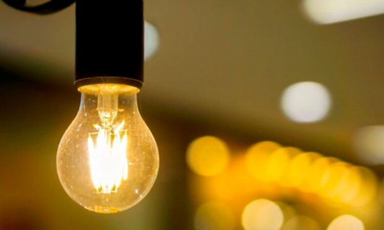 Francia se compromete a reducir a la mitad su consumo de energía para 2050