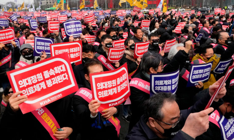 Gobierno surcoreano mantiene su plan de aumentar plazas en facultades de Medicina