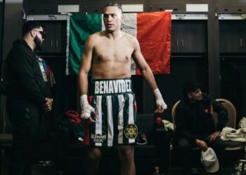 Saúl “Canelo” Álvarez rechaza pelear contra David Benavidez por demanda millonaria