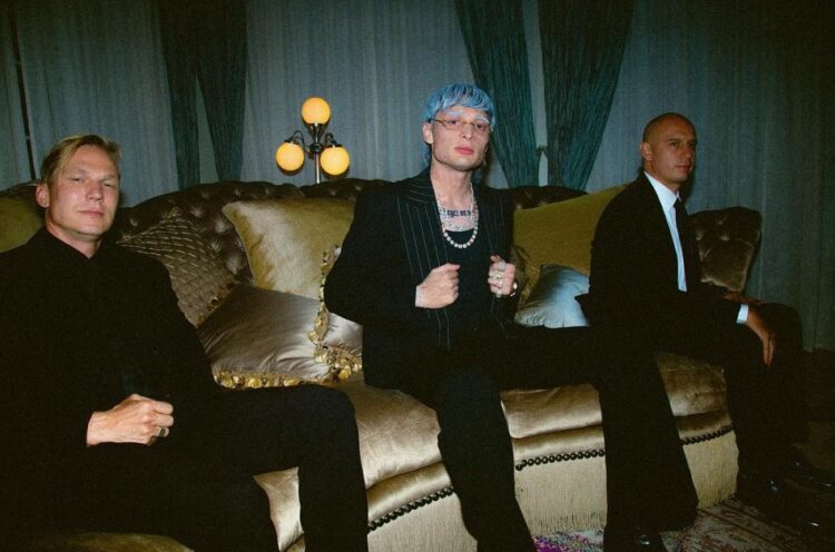 Peso Pluma presenta su nuevo sencillo “La People II” y sorprende con un cambio de look