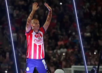 ‘Chicharito’ Hernández se pierde viaje del Guadalajara por evento de Omnilife