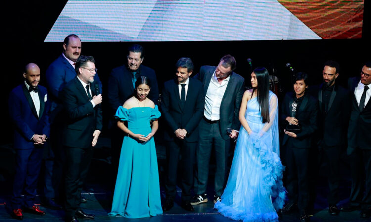 Eugenio Derbez celebra su triunfo en las Diosas de Plata por “Radical”