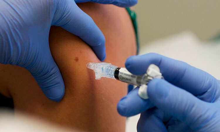 El IBiS demuestra la seguridad y eficacia de administrar las vacunas contra la gripe y el Covid-19 juntas