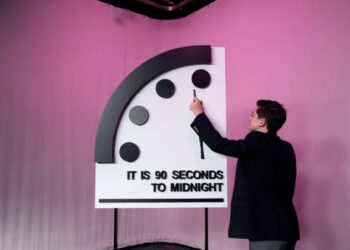 El Reloj del Juicio Final avanza: Expertos advierten sobre la inminente amenaza global