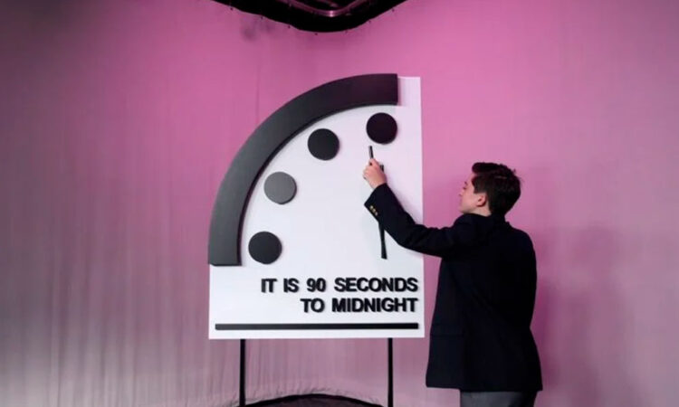 El Reloj del Juicio Final avanza: Expertos advierten sobre la inminente amenaza global