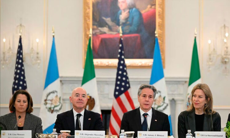 Funcionarios de EE. UU., Guatemala y México se reúnen para fortalecer la colaboración en materia migratoria