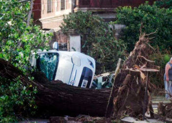 Tormentas causan estragos en Buenos Aires: Cancelación de vuelos y cortes de luz