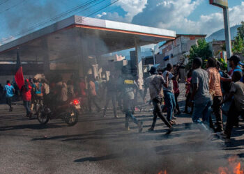 Crisis en Puerto Príncipe: Bandas armadas controlan el centro en medio de emergencia