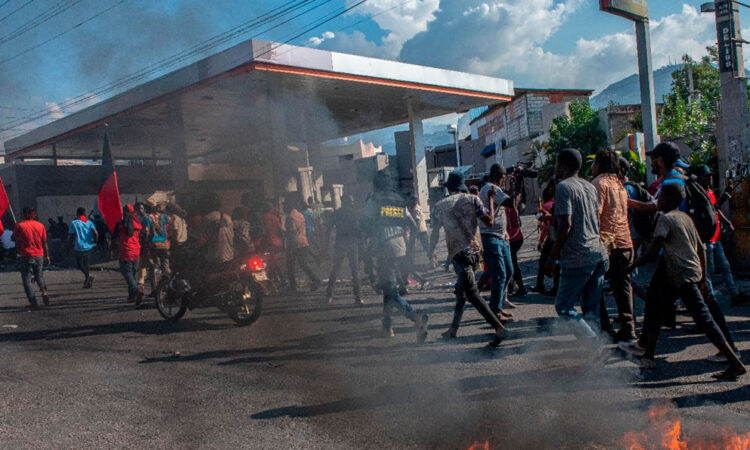 Crisis en Puerto Príncipe: Bandas armadas controlan el centro en medio de emergencia