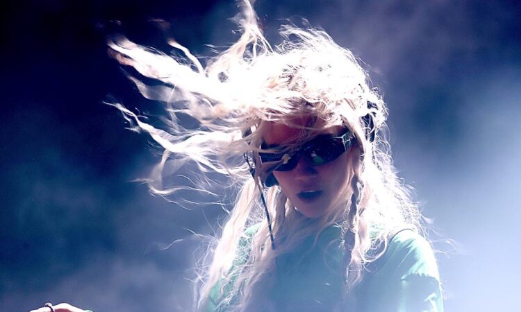 Grimes decepciona en el escenario del Ceremonia al presentar su nuevo álbum sin interpretarlo