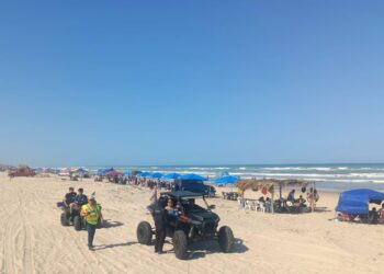 Retiran vehículos de las zonas de playa en La Pesca, Soto la Marina