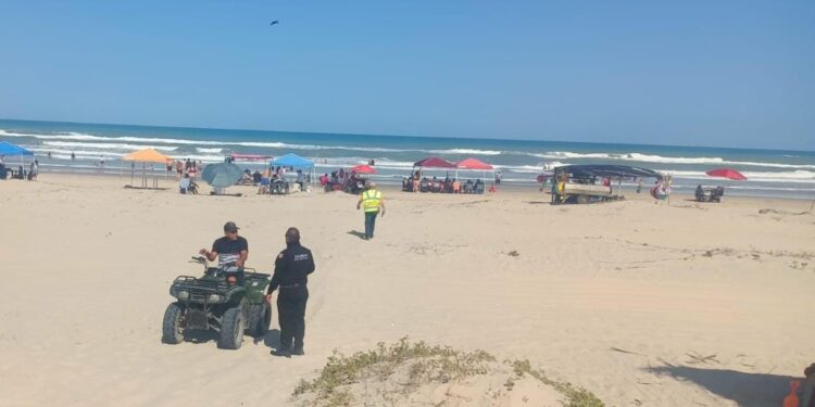 Retiran vehículos de las zonas de playa en La Pesca, Soto la Marina