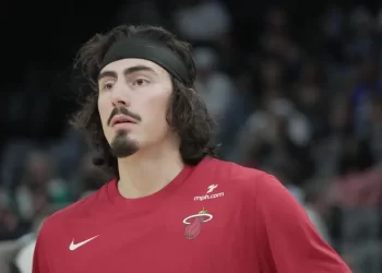 Los Nuggets de Denver superan al Heat en un emocionante enfrentamiento