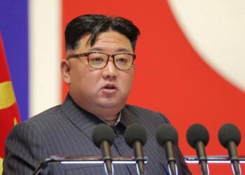 Kim Jong-un supervisa ejercicios militares junto a su hija en Corea del Norte