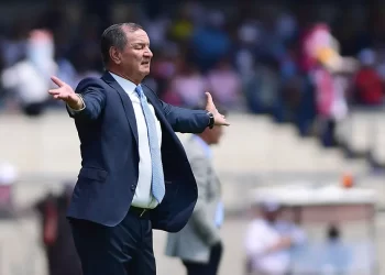 Enrique Meza, histórico entrenador del fútbol mexicano, hospitalizado