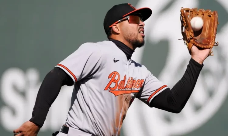 Orioles de Baltimore arrasan a los Angelinos en su debut en la temporada de la MLB