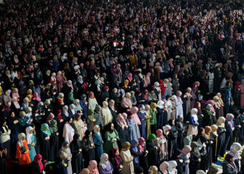 125.000 musulmanes rezan en Jerusalén