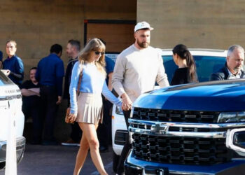 Taylor Swift y Travis Kelce regresan a Los Ángeles tras románticas vacaciones en Las Bahamas