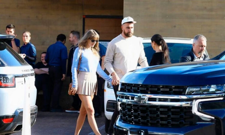 Taylor Swift y Travis Kelce regresan a Los Ángeles tras románticas vacaciones en Las Bahamas
