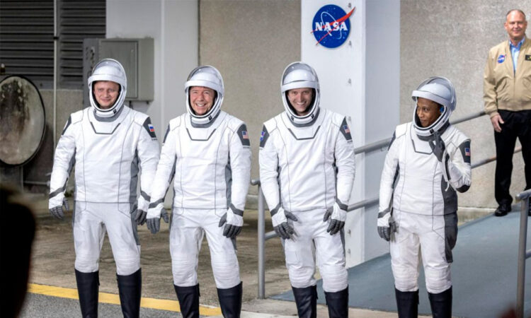 La tripulación de la NASA y SpaceX retorna a la Tierra tras 6 meses